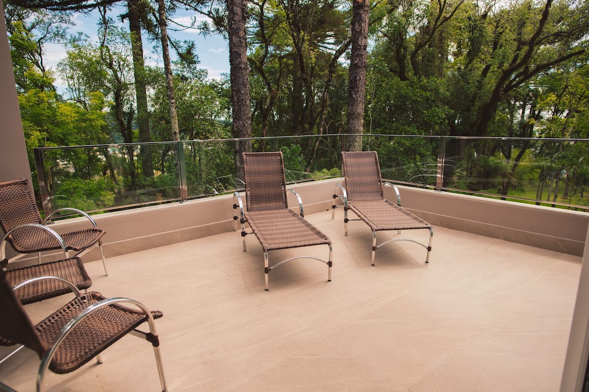 Suite monolocale Exclusive, vista giardino | 1 camera, minibar, una cassaforte in camera, una scrivania