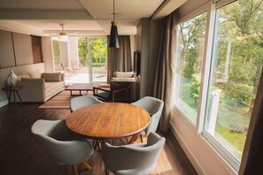 Exclusive Studio Suite, Garden View | 1 bedroom, minibar, in-room safe, desk - Hotel Renar (Fraiburgo)