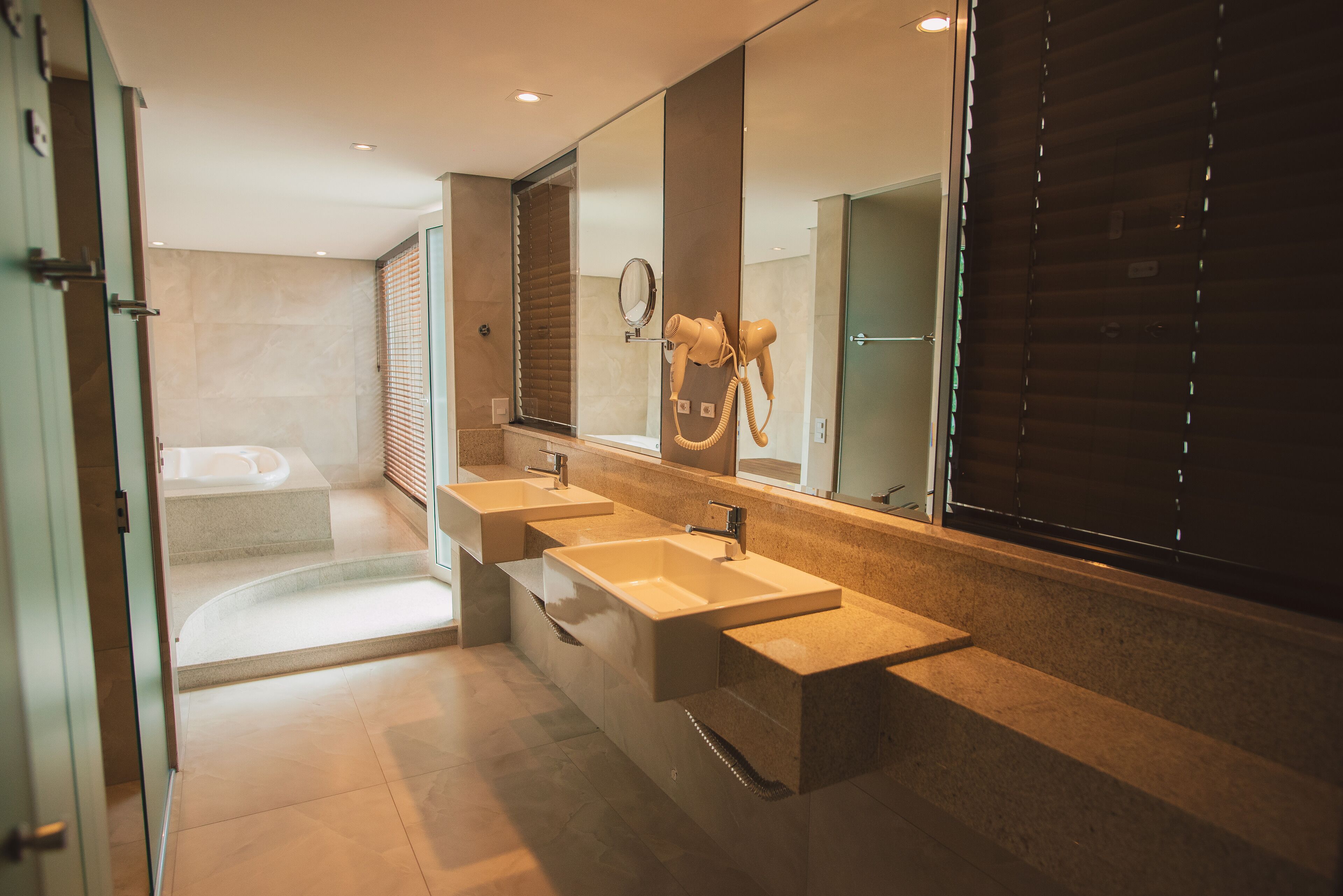 exclusive studio suite, garden view | 1 bedroom, minibar, in-room safe, desk