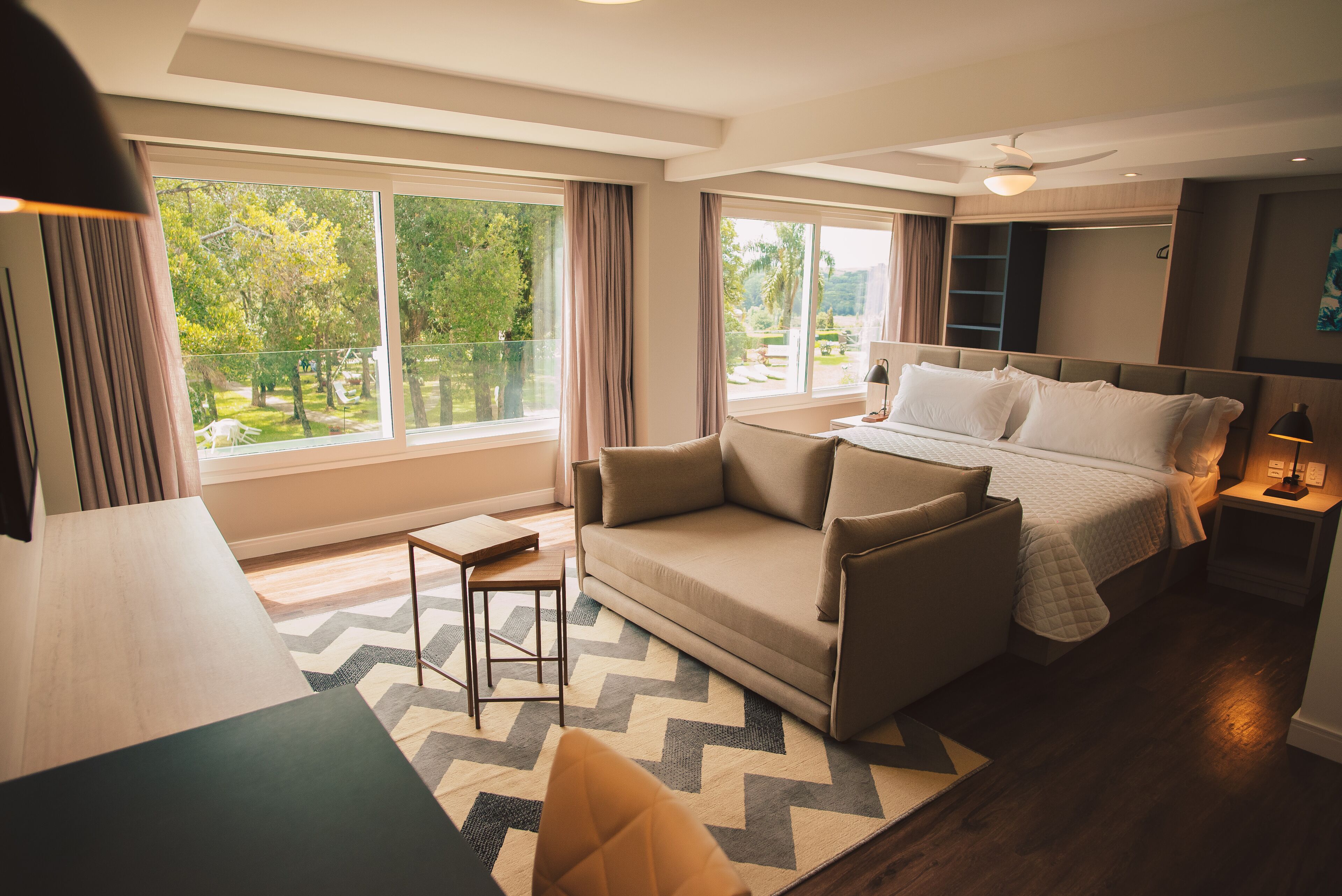 superior studio suite | 1 bedroom, minibar, in-room safe, desk