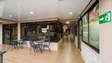 Vista frontal de la propiedad