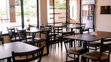 Aamiainen ja illallinen