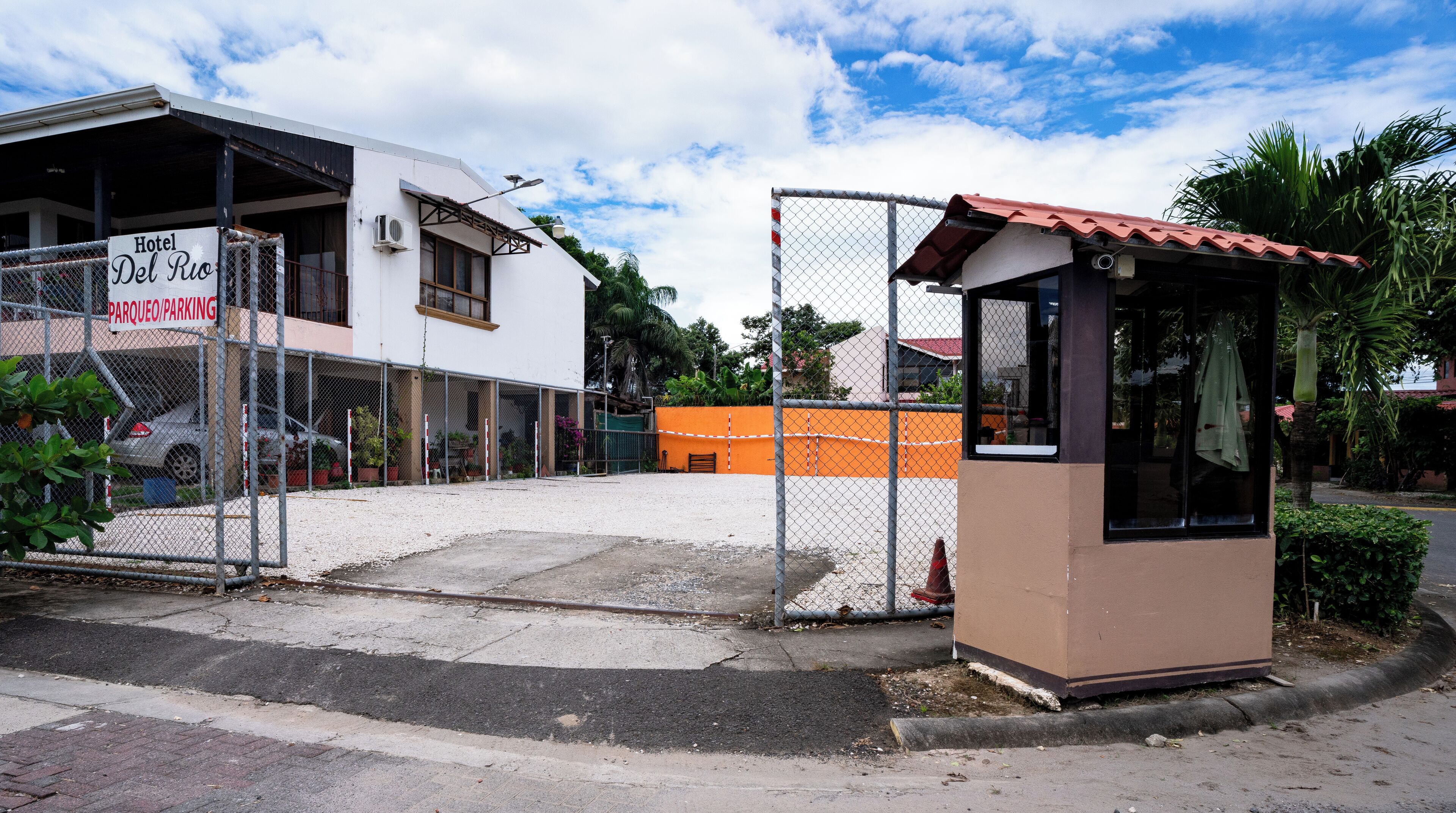 Vista frontal de la propiedad