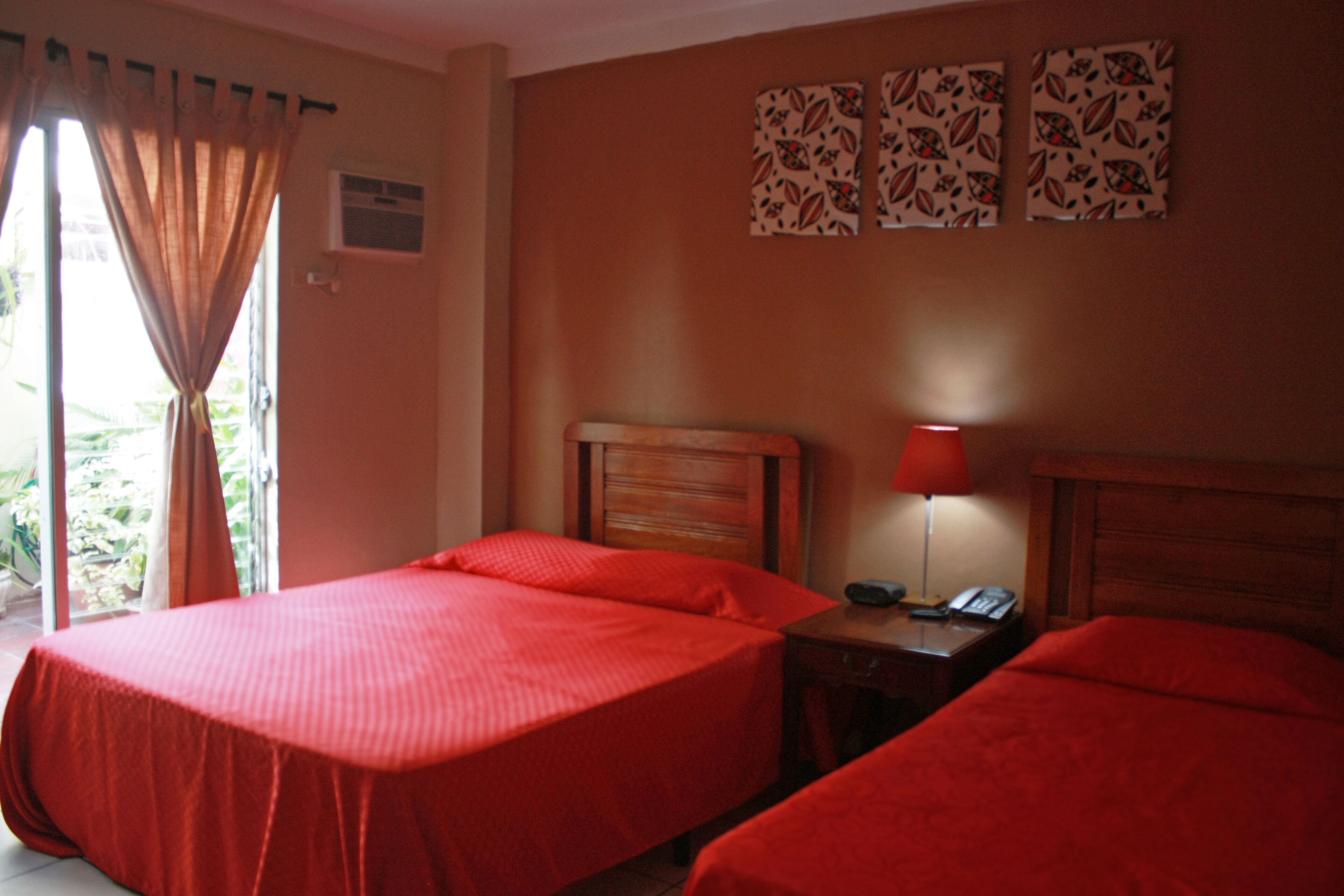 Phòng đôi Tiêu chuẩn, nhiều phòng ngủ, phù hợp cho người khuyết tật | Bàn, truy cập Internet không dây miễn phí, bộ trải giường 