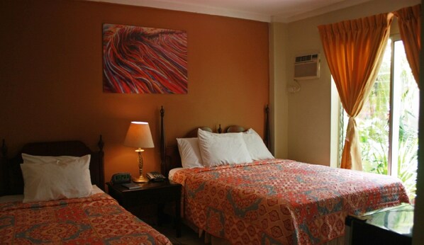 Quarto casal standard, vários quartos, acessível | 1 quarto, escrivaninha, Wi-Fi de cortesia, roupa de cama