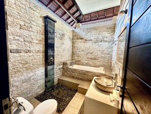2 Bedroom Private Pool Villa | Bathroom | Combined shower/tub, deep soaking tub, free toiletries, hair dryer - Dupa Ubud Villa (Ubud)