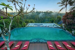 Kolam renang outdoor