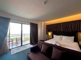 Habitación Deluxe (New Wing) | Caja fuerte, decoración individual, mobiliario individual