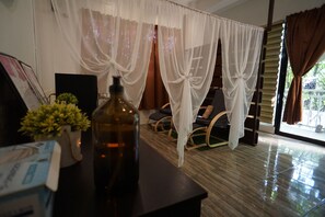 瑞典式按摩、泰式按摩、按摩服務