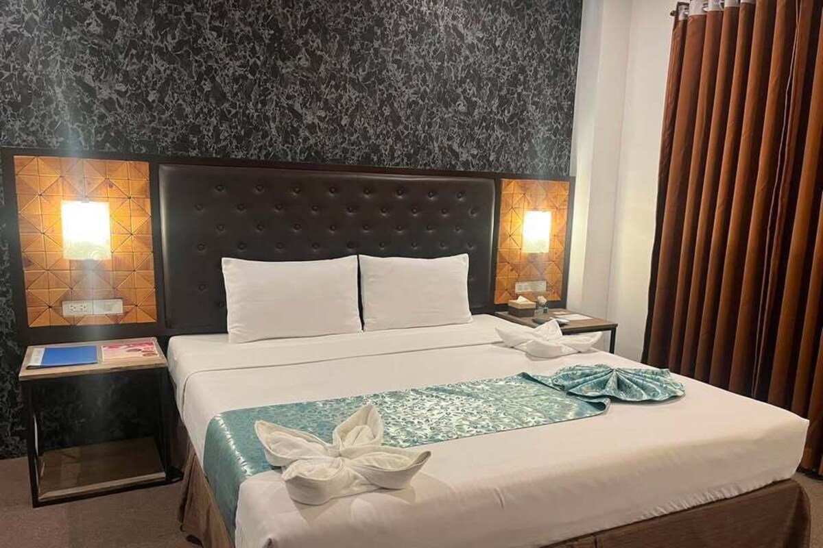Deluxe-Zimmer, 1 King-Bett, Meerblick, Meerseite | Zimmersafe, laptopgeeigneter Arbeitsplatz, Verdunkelungsvorhänge