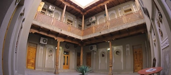 Ziyobaxsh Hotel