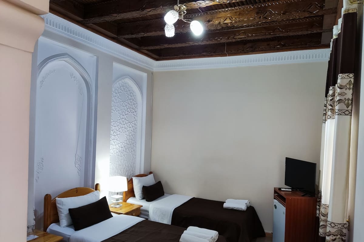 Standard Twin Room | Individually decorated, desk, laptop workspace, blackout curtains