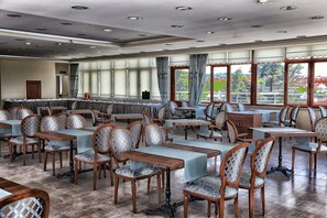 Desayuno buffet incluido todos los días