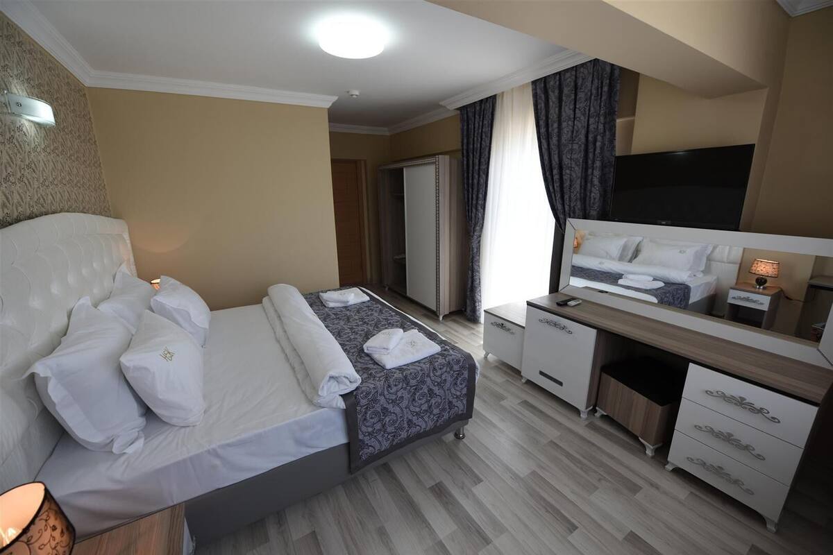 Habitación doble estándar, vista al jardín | Caja de seguridad en la habitación, wifi gratis y ropa de cama