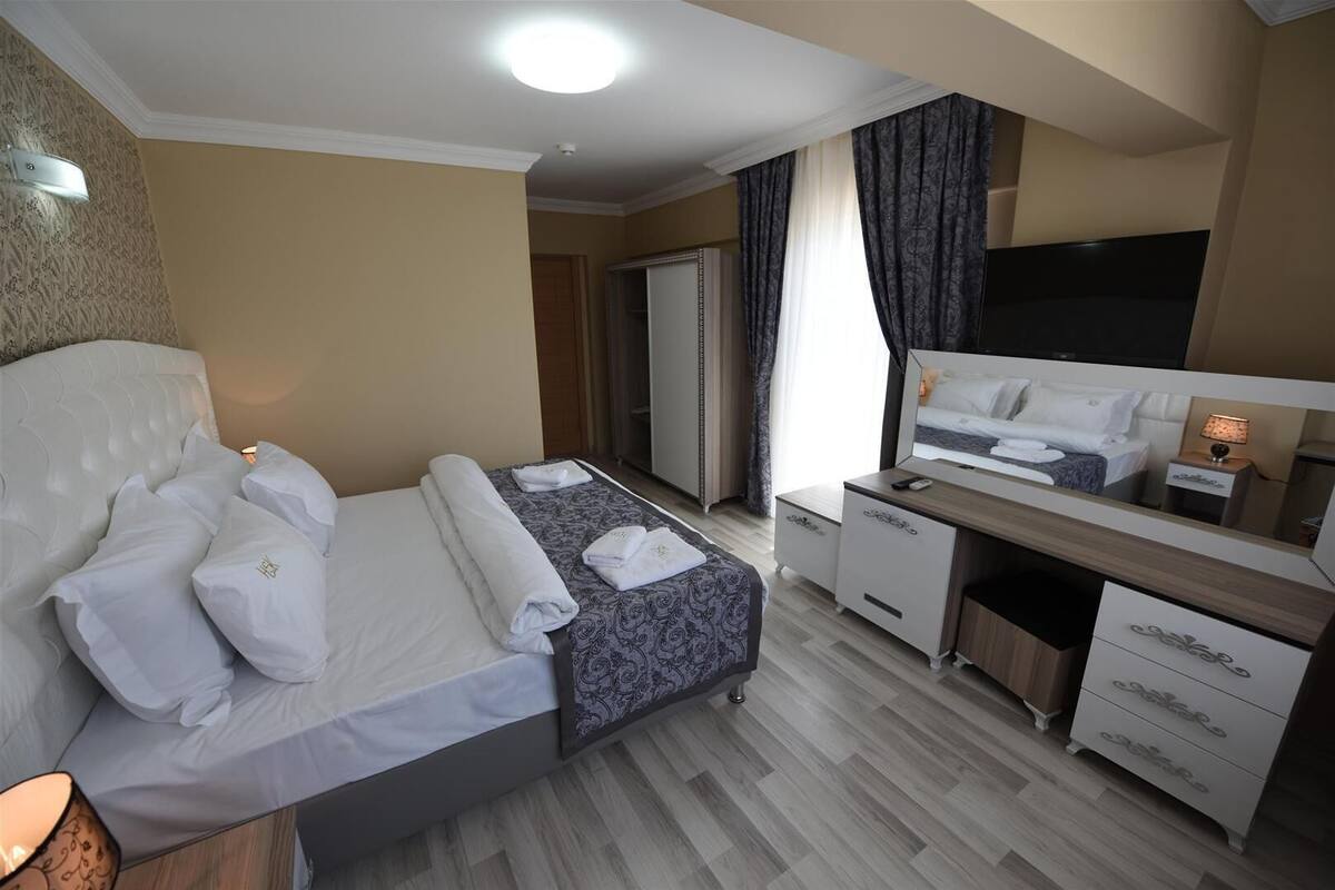 Standard Double Room, Garden View | In-room safe, free WiFi, bed sheets