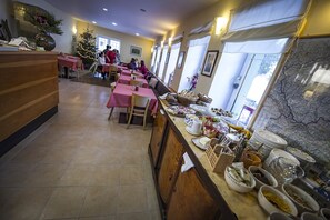 Daily buffet breakfast (EUR 6.00 per person)