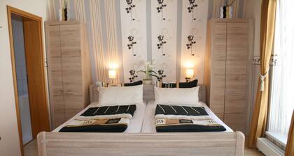 Ferienwohnungen & GĂ€stezimmer Kachel