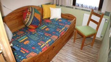 Comfort appartement, 3 slaapkamers, niet-roken (Nr. 2 Spätburgunder - 1st Floor) | 1 slaapkamer, een minibar, een strijkplank/strijkijzer