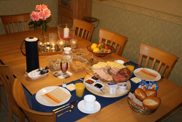 Daily full breakfast (EUR 15 per person)