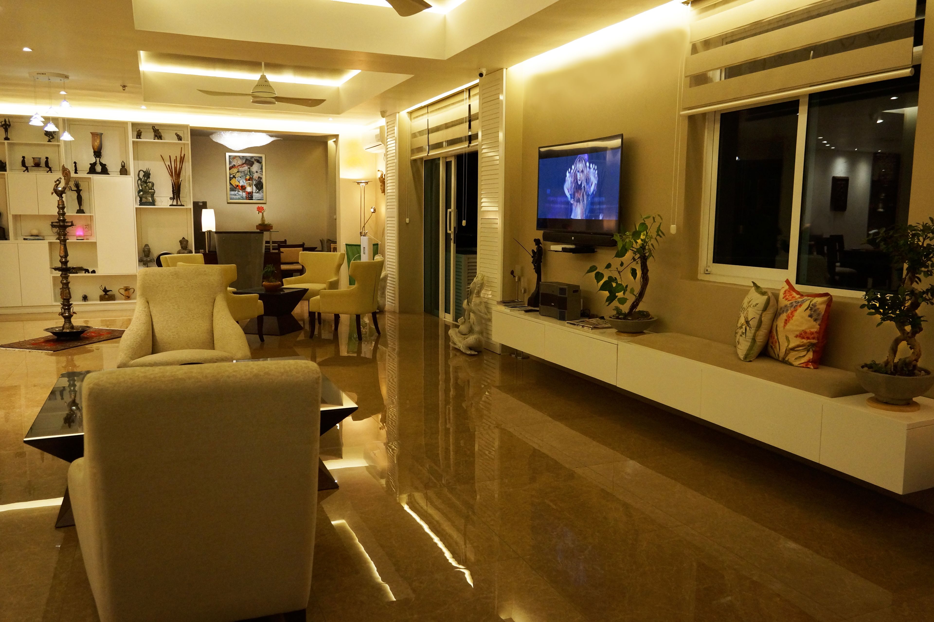 Lobby lounge