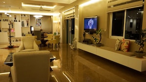 Lobby lounge - The Penthouse Above Sea (Mount Lavinia)