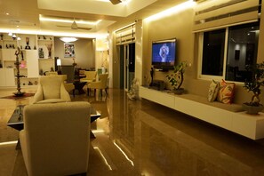Lobby lounge - The Penthouse Above Sea (Mount Lavinia)
