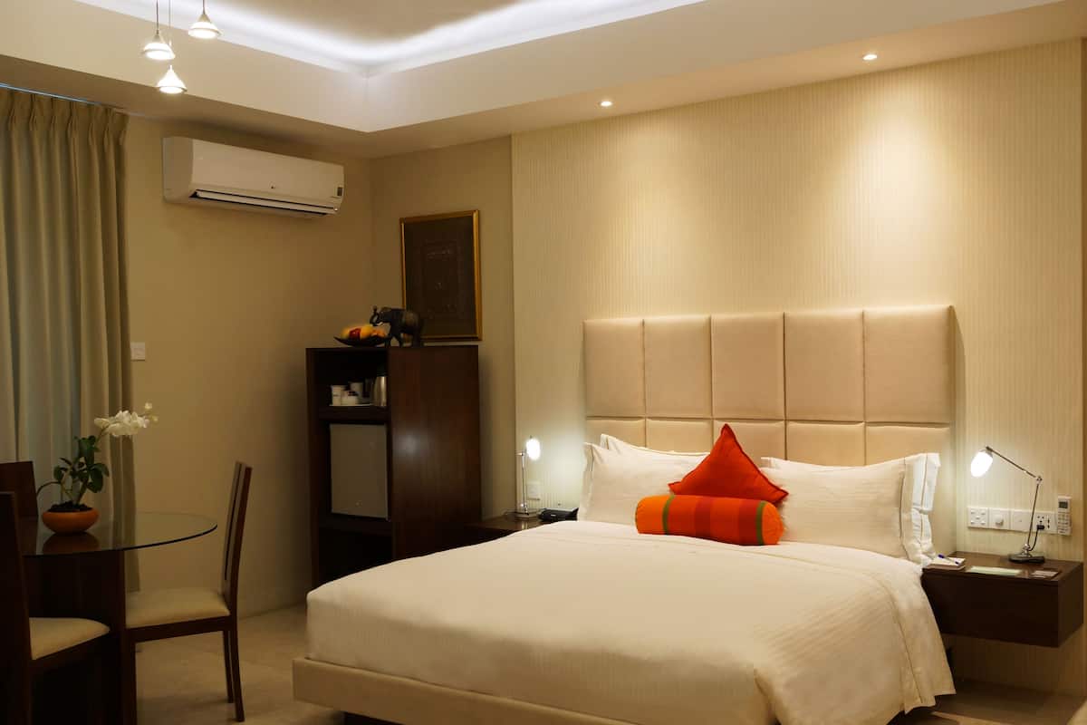Executive Room, 1 King Bed | Egyptian cotton sheets, premium bedding, Select Comfort beds