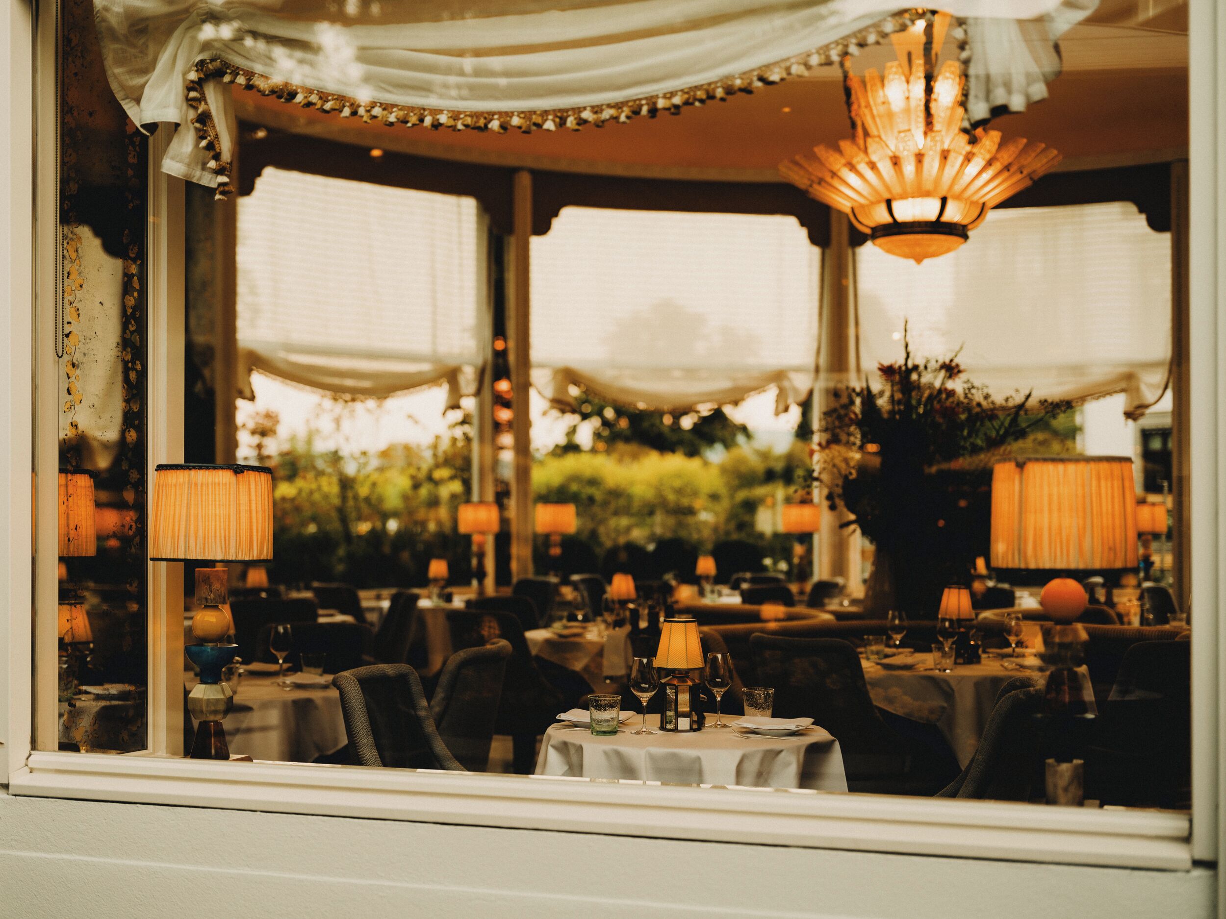 2 restaurants, international cuisine