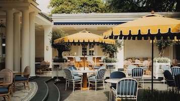 2 restauranter med internationale retter