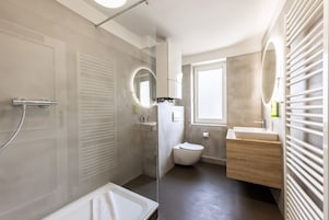 Apartment, 2 Bedrooms (Extra Large) | Bathroom | Shower, hair dryer, towels, soap