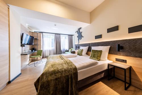 Habitación superior, 1 cama Queen size | Ropa de cama hipoalergénica y caja de seguridad en la habitación