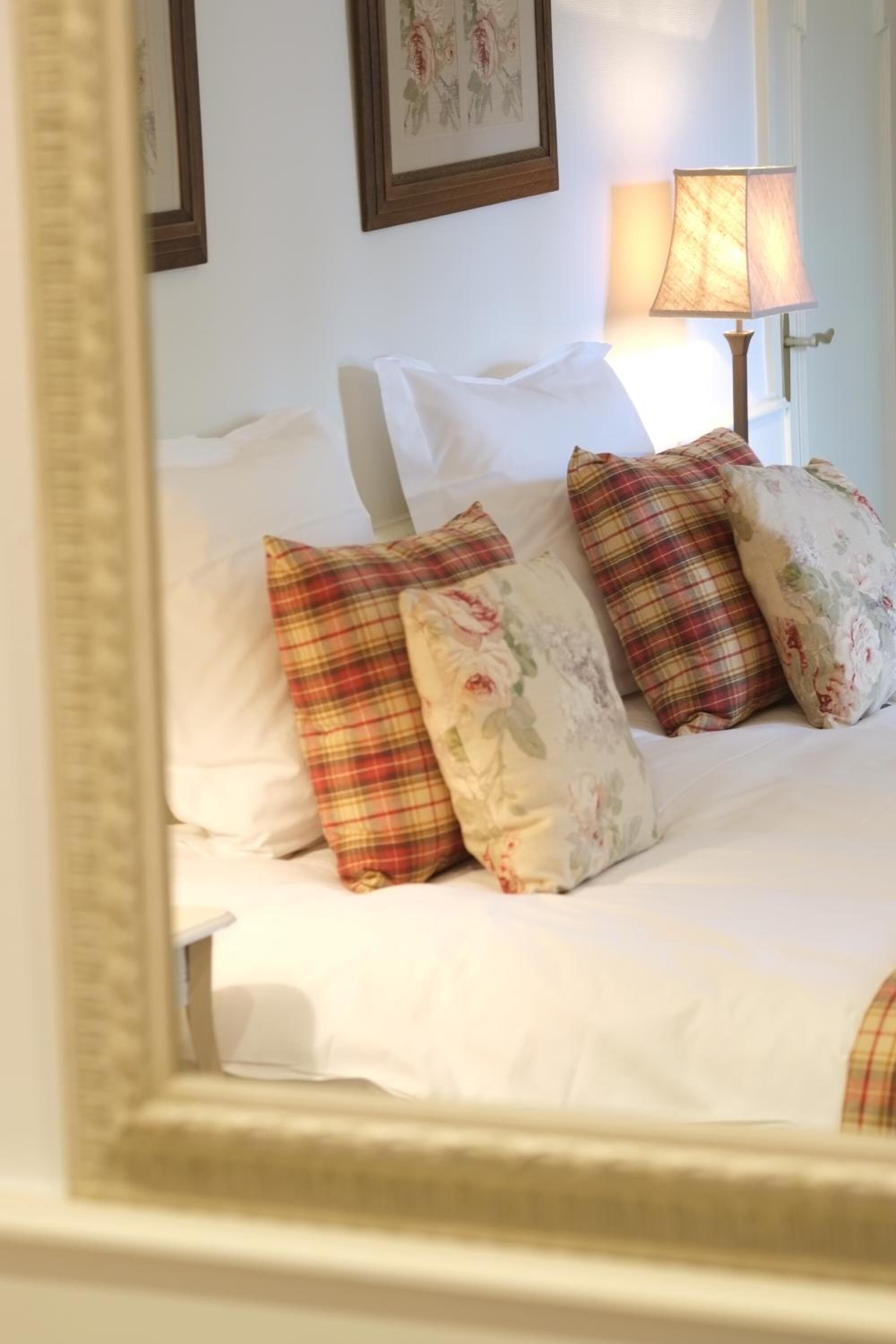 Sábanas de algodón egipcio, ropa de cama de alta calidad y minibar 