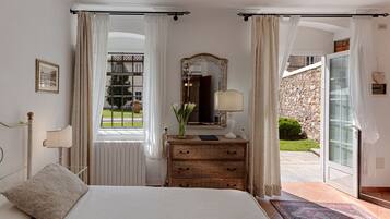 Habitación triple | Escritorio, wifi gratis, ropa de cama