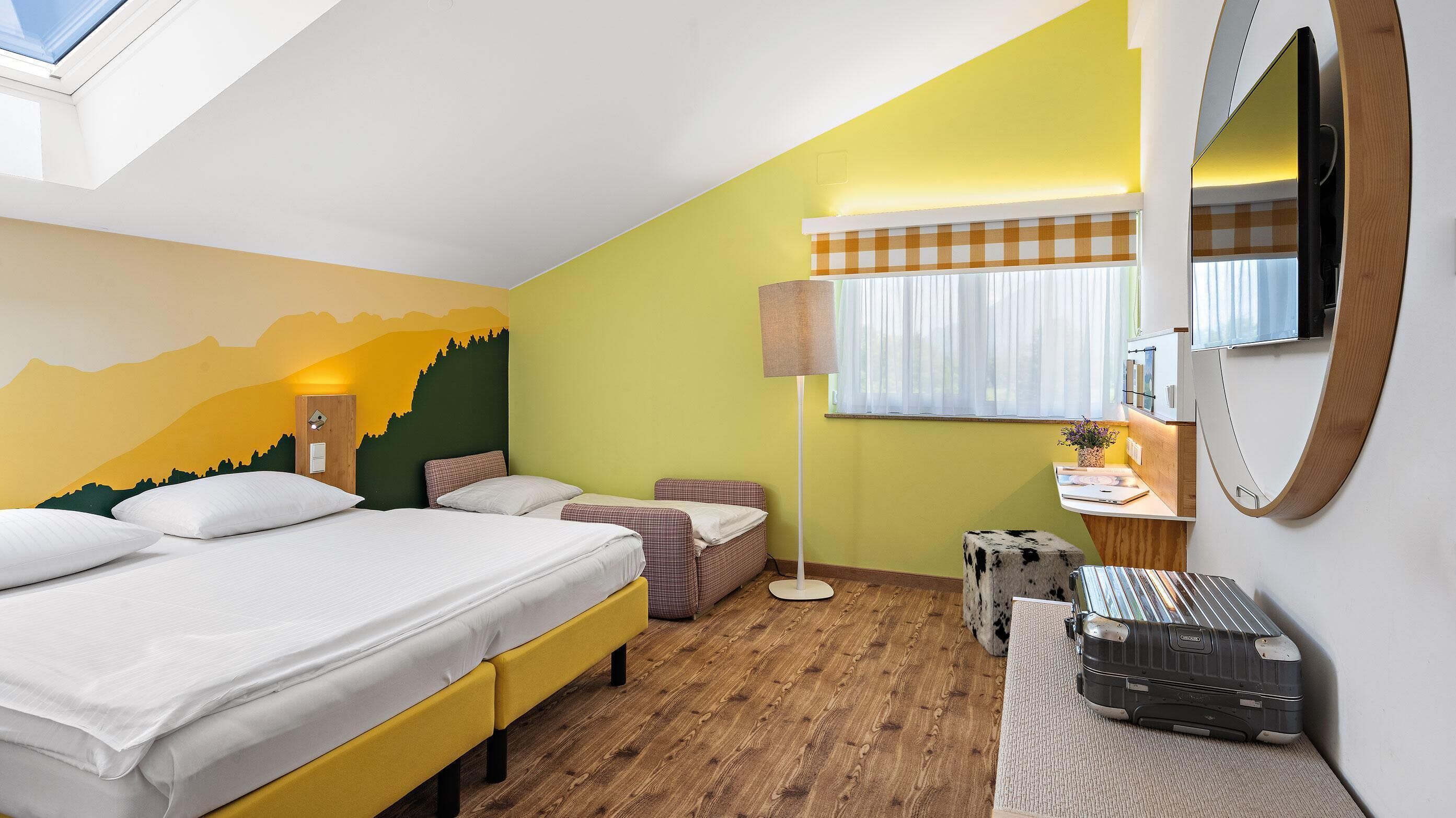 Premium bedding, in-room safe, desk, laptop workspace