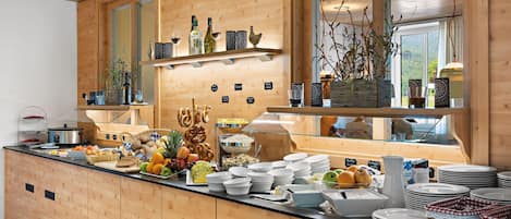 Desayuno buffet diario (EUR 19.95 por persona)