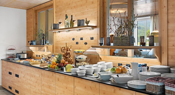 Tägliches Frühstücksbuffet (19.95 EUR pro Person)