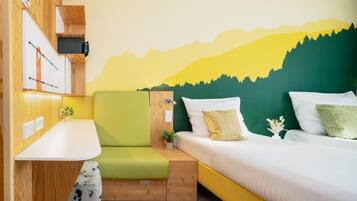 Hochwertige Bettwaren, Zimmersafe, Schreibtisch