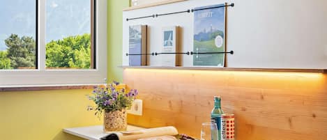 1 Schlafzimmer, hochwertige Bettwaren, Zimmersafe, Schreibtisch