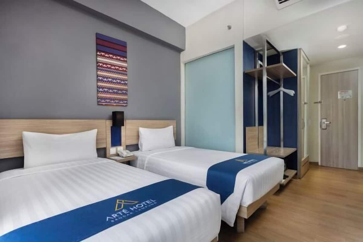 In-room safe, desk, free WiFi
