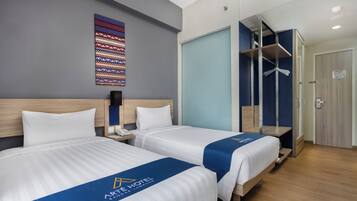 In-room safe, desk, free WiFi