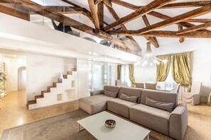 Appartement Luxe, 2 chambres | Coin séjour