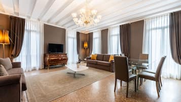 Executive-Apartment, 2 Schlafzimmer | Wohnbereich | Flachbildfernseher