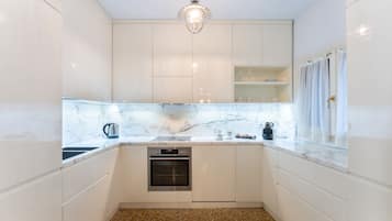 Premium Apartment, 1 Bedroom | Private kitchen | Fridge, microwave, oven, stovetop