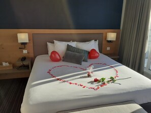 Deluxe Double Room, 1 Double Bed | Premium bedding, in-room safe, individually decorated, desk - Brit Hotel Le Lodge (Strasbourg)