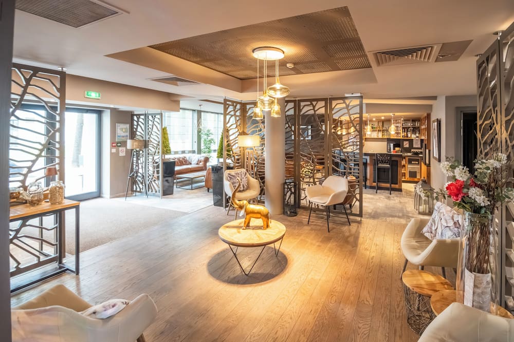 Brit Hotel Le Lodge