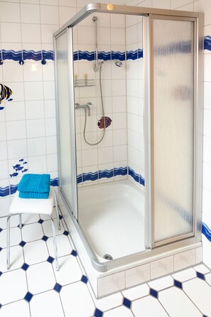 House, 3 Bedrooms, Kitchen | Bathroom | Shower, towels - Haus Konstantin (Norden)