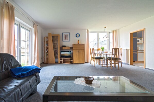 Ferienhaus, 3 Schlafzimmer, Küche | Wohnzimmer | LED-Fernseher