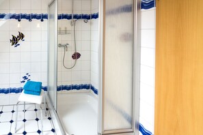 House, 3 Bedrooms, Kitchen | Bathroom | Shower, towels - Haus Konstantin (Norden)