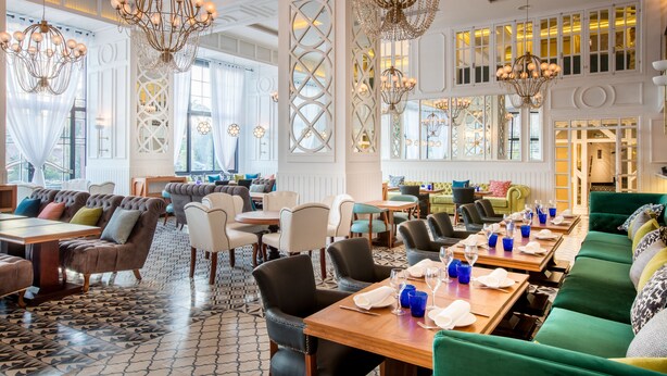 2 restauranter: frokost, lunsj og middag serveres