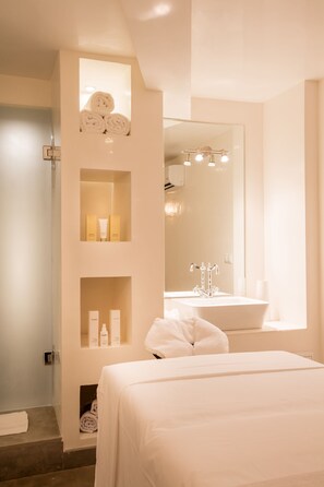 Sauna, ruang uap, mata air panas/mineral, dan pemandian Turki/hammam